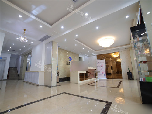 阜新王玮口腔门诊部大厅环境图