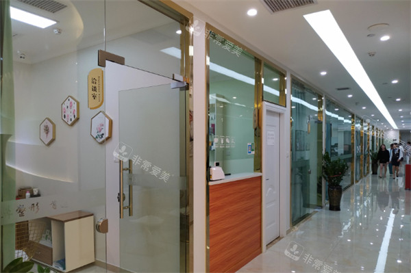 广州可玫尔医疗美容门诊部走廊