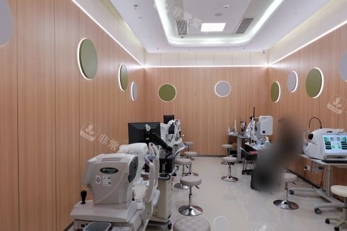 杭州飞秒秒眼科医院检查室