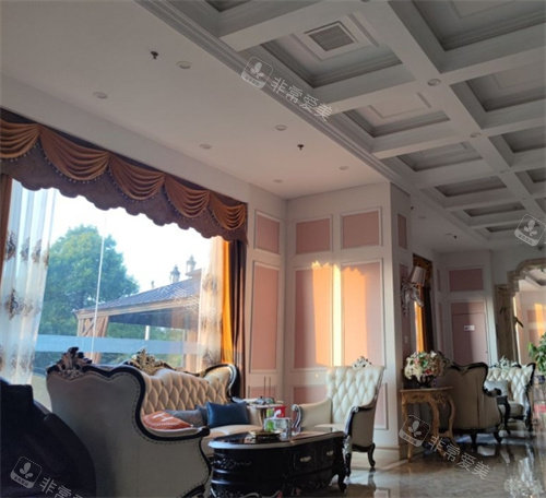 武汉赫本医疗美容医院休息区域的环境