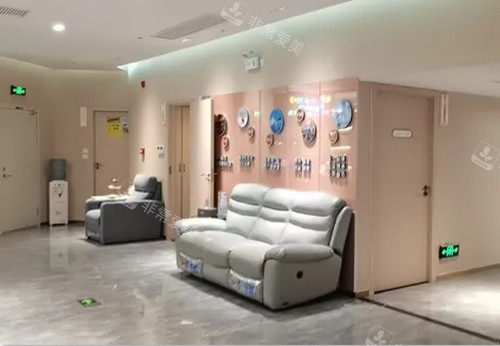 武汉光泽皇后整形候诊区