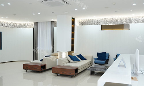 广州曙光华榜养发中心等待区环境