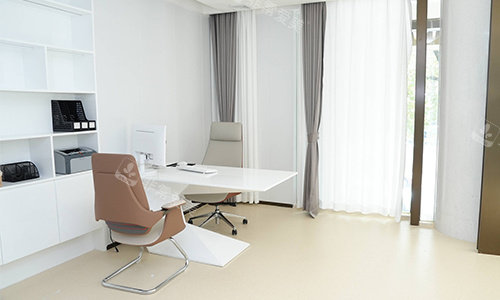 广州曙光华榜养发中心面诊室