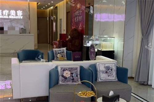 余姚艺美医疗美容大厅候诊区