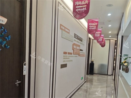 北京加减美医疗美容走廊环境图