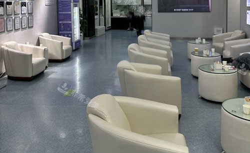 温州牙博士口腔大厅休息区