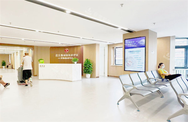 沈阳沈大医院大厅环境
