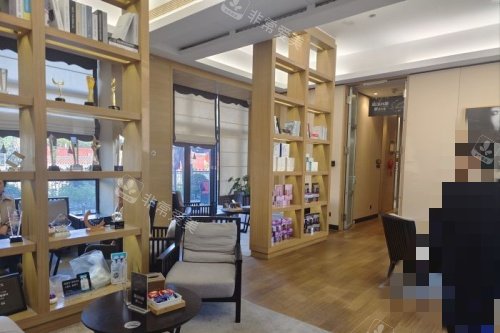 温州星范整形展示柜示意图