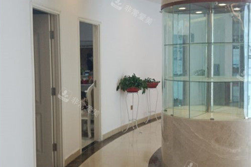 兰州时光激光整形医院内部的过道环境示意图