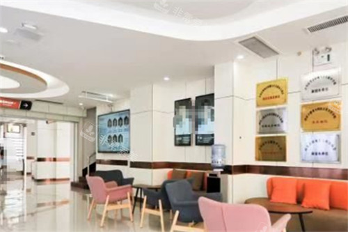 济南华视眼科等候区环境图