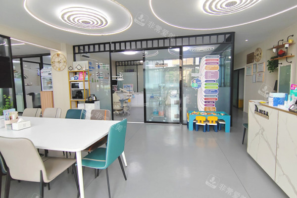 威海艾瑞口腔的大厅环境