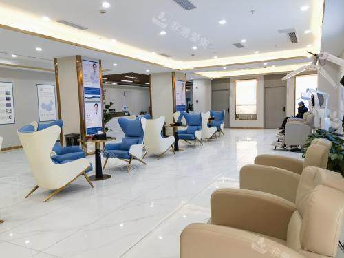 绵阳碧莲盛植发沙发休息区