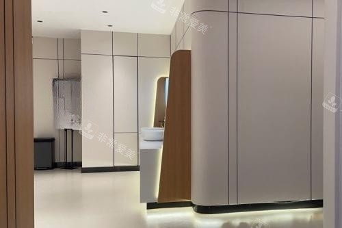 沈阳名流整形医院收费价格表！这份价格清单列清了，从微整到手术都有！