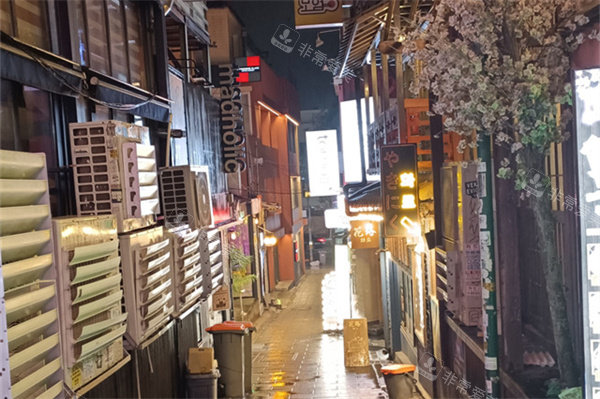 韓國旅游路線梨泰院酒吧街環(huán)境圖
