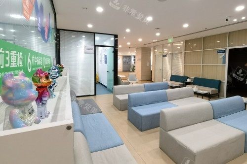 青岛鹿晰眼科医院候诊区