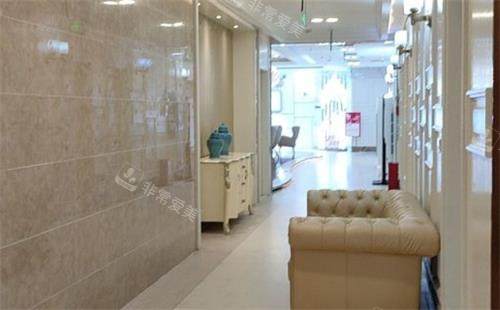 郑州韩辰华领整形走廊等候区