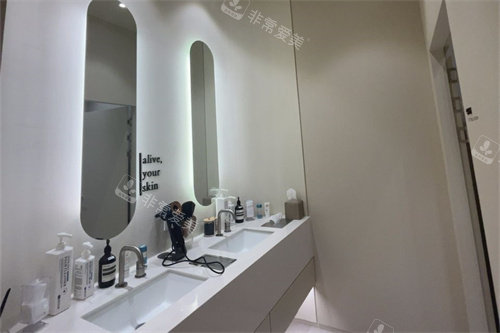 韩国alive皮肤科盥洗室