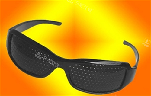 小孔眼镜多少钱