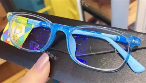 蔡司成长悦镜片收费