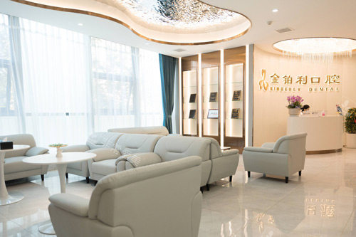 无锡金铂利口腔大厅图