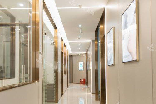 无锡宜兴金铂利口腔走廊环境图