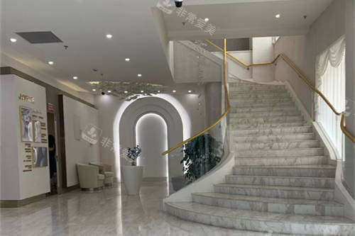 上海佳富美医疗美容门诊部楼梯口