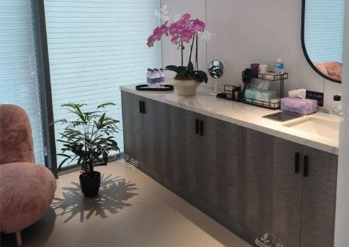 杭州浮想国整形内部洗漱台环境