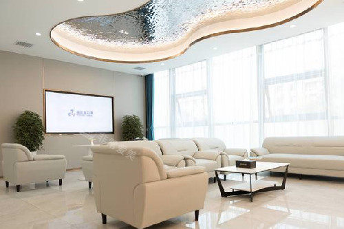 无锡宜兴金铂利口腔候诊区