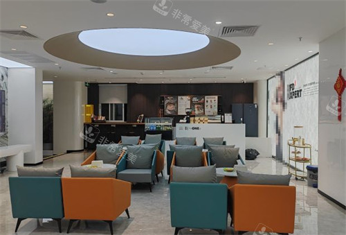 广州中家医家庭医生整形等候区环境