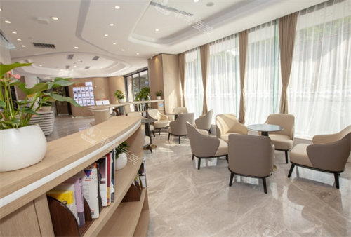 广州中家医家庭医生整形1楼休息区