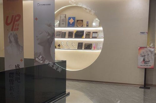 成都华生铂悦医疗美容玻尿酸注射严格把控剂量，拒绝过度填充避免馒化