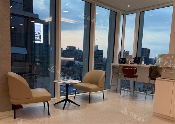 韩国百分之一整形外科等候区