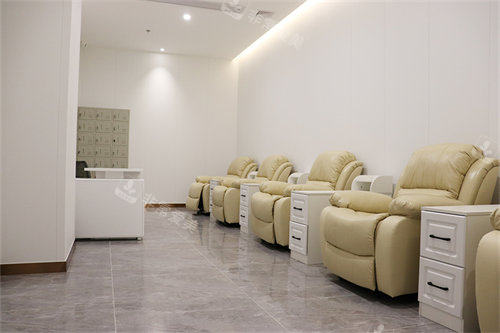 东莞友华普惠眼科医院休息区