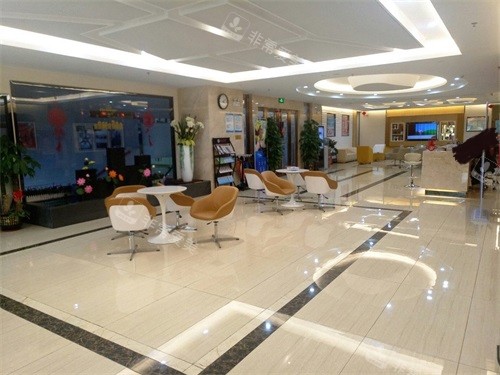 梧州蓝天口腔医院大厅环境图