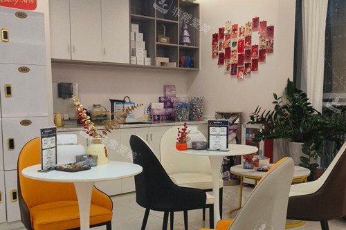 广州至简整形等候区图