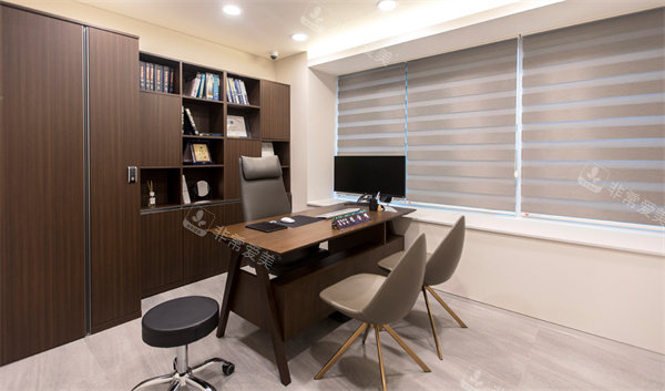 韩国olo整形外科医院院长室