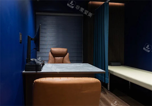 PRAUM UROLOGY医院面谈检查室