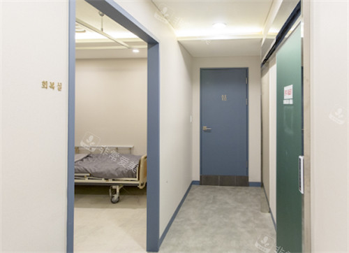 韩国olo整形外科走廊