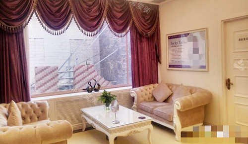 張家口維多利亞整形醫(yī)院等候區(qū)