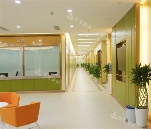 成都九龙医院私密科走廊环境一览图