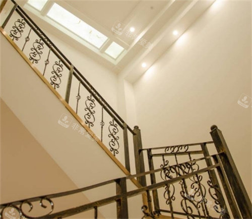 大连瑞和医疗美容医院楼梯间