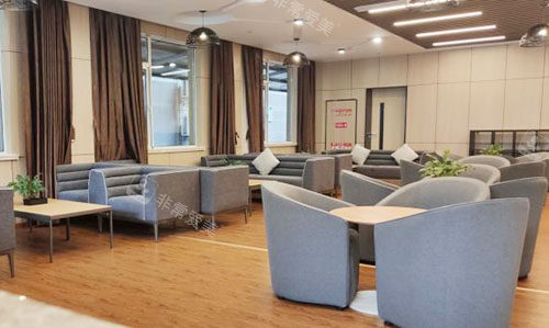 杭州牙科医院临平院区牙齿治疗等候区