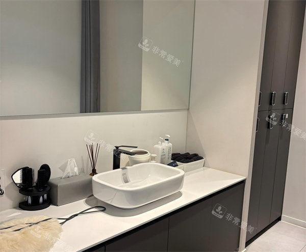 韩国弘大凯特皮肤科洗漱区