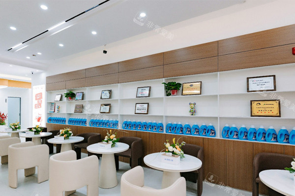 扬州浦美口腔候诊区