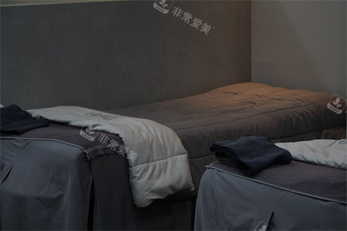 韩国Jfeel桔艺菲皮肤科弘大店诊疗区美容床 韩国Jfeel桔艺菲皮肤科弘大店诊疗区美容床