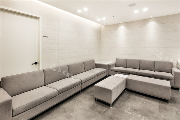 韩国桔艺菲Jfeel皮肤科弘大店等候区环境图