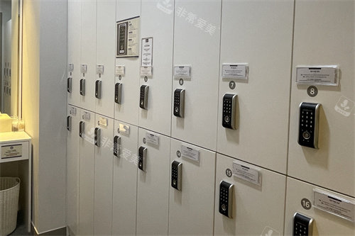 韩国Jfeel桔艺菲皮肤科弘大店更衣室