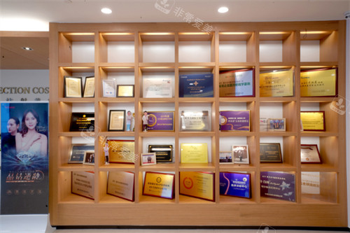 重庆当代整形外科医院荣誉角