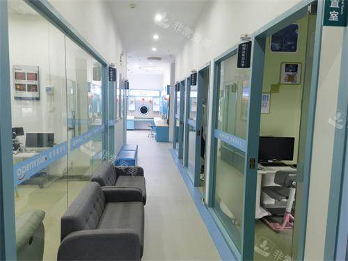 泉州惠明欧普眼科走廊休息区
