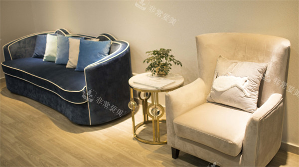 广州可玫尔医疗美容门诊部休息区